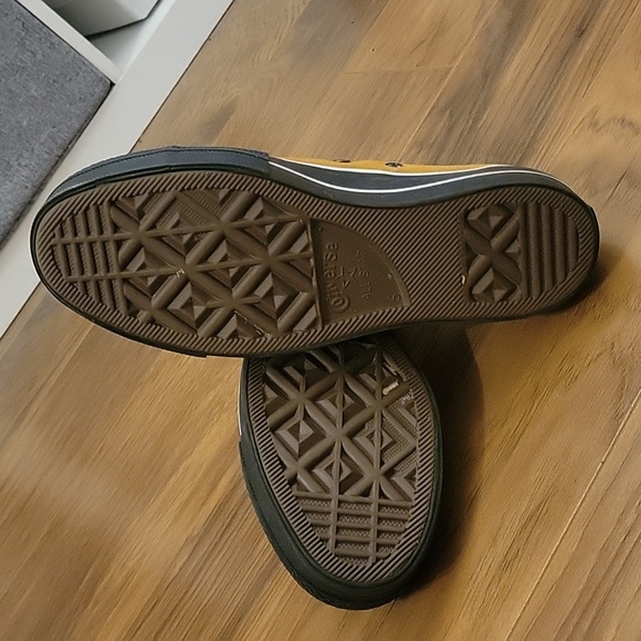 Converse Platform Low Tops, Womans Size 7, EUC - Picture 5 of 7